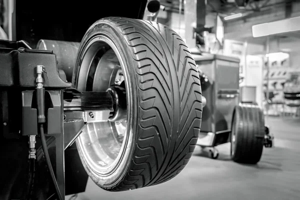 Wheel balancing close up — Stock Photo, Image