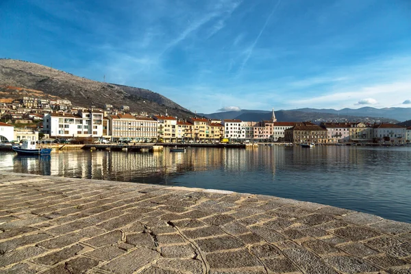 Village landscape with sea — Stock Photo, Image