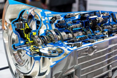 açılan geçiş dişli bir araba