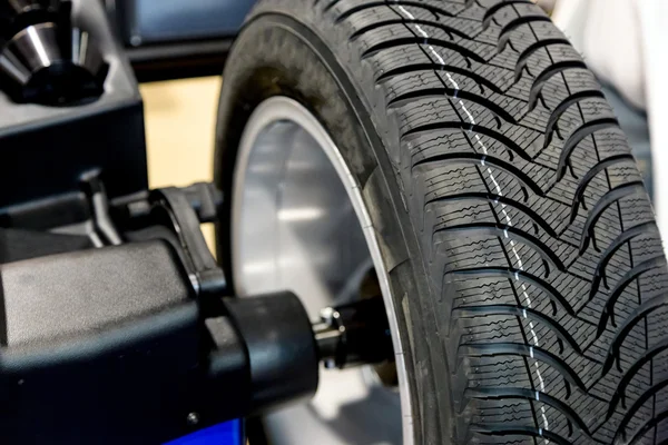 Wheel balancing close up — Stock Photo, Image