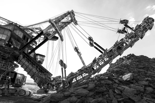 Горнодобывающая техника в шахте — стоковое фото