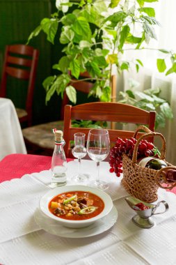 geleneksel Macar gulaş