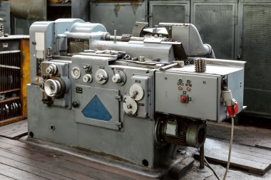 Fabrikadaki endüstriyel makine