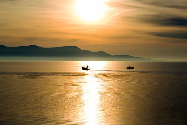 Paisaje con barcos y mar — Foto de Stock