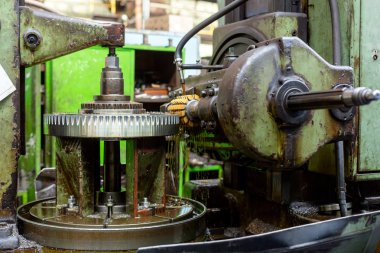 Fabrikadaki endüstriyel makine