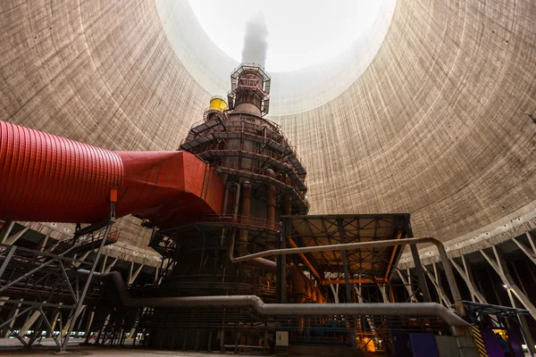 Intérieur de la centrale thermique — Photo