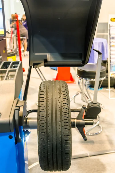 Wheel balancing close up — Stock Photo, Image