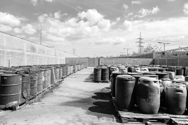 毒性のいくつかの樽 — ストック写真