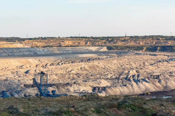 Landschaft mit Grubenmaschine — Stockfoto