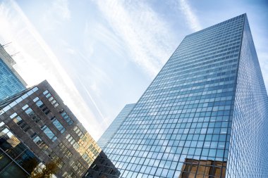 Mavi gökyüzü gökdelenler