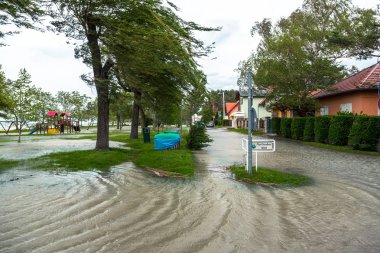 Balaton sular altında arazide