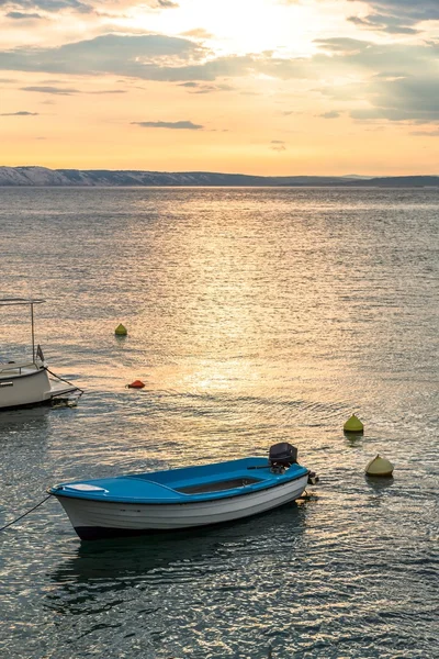 Пейзаж с лодками и море — стоковое фото