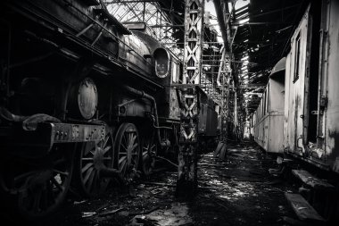 terk edilmiş tren deposu bazı trenleri