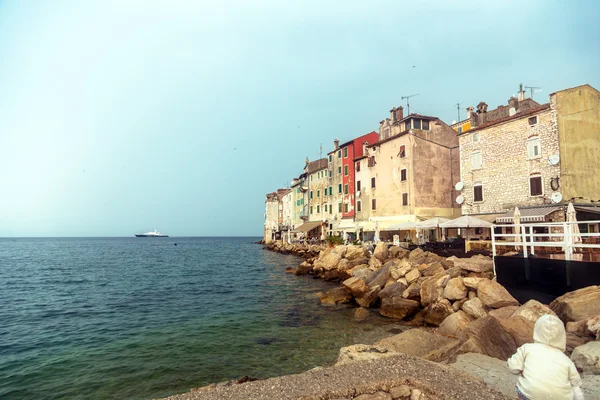 Village landscape with sea — Stock Photo, Image