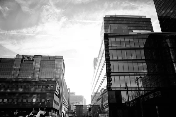 Skyscrapers against blue sky — Stock Photo, Image