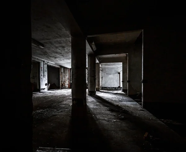 Intérieur industriel sombre Images De Stock Libres De Droits