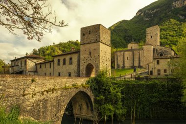Roma köprüsü San Vittore delle Chiuse, Marche, İtalya.