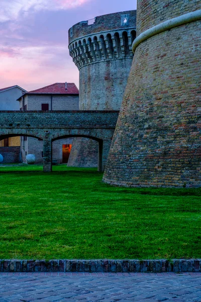 Antigo castelo italiano. Rocca Roveresca de Senigallia, Marche, Itália. — Fotografia de Stock