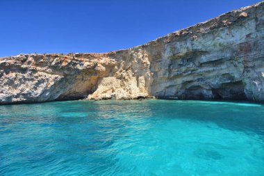 Malta, Comino Adası 'ndaki Kristal Göl Koyu. 