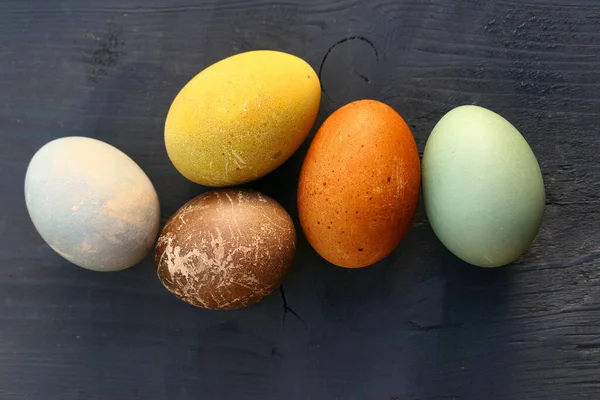 Œufs Pâques Teints Naturellement Sur Fond Bois Oeufs Pâques Colorés — Photo