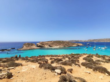 Malta, Comino Adası 'ndaki Mavi Göl. Güzel manzara ve deniz manzarası.