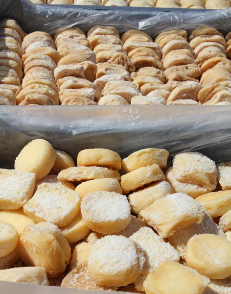 Quesos portugueses en el mercado — Foto de Stock