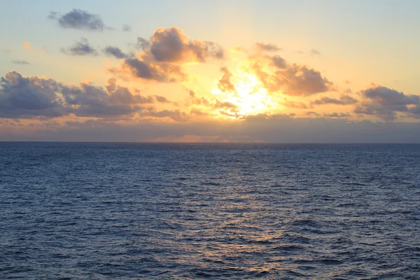Pôr do sol sobre o Oceano Pacífico Norte — Fotografia de Stock