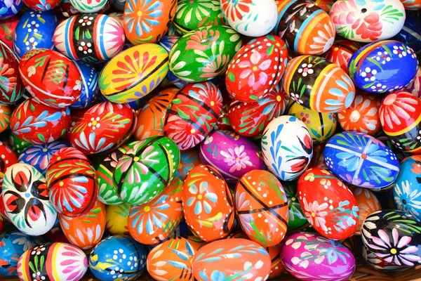 Painted eggs 'pisanki' on Easter market — Stock Photo, Image