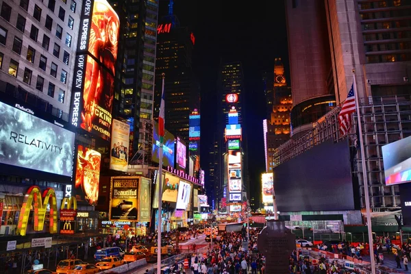 People on Times Square at nigh — Stock Photo, Image
