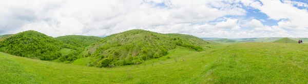 Pure wild untouched nature with forests, hills, clouds and a beutiful landscape — Stock Photo, Image