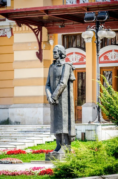 Staty av Mihai Eminescu, nationella rumänska poeten — Stockfoto