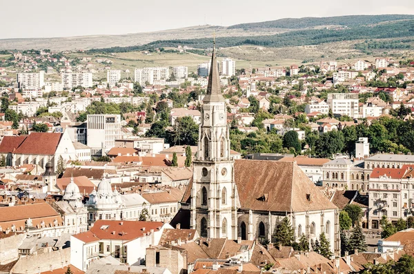 Cluj Napoca Vista desde arriba con la Plaza Unirii y la Iglesia de San Miguel — Foto de Stock