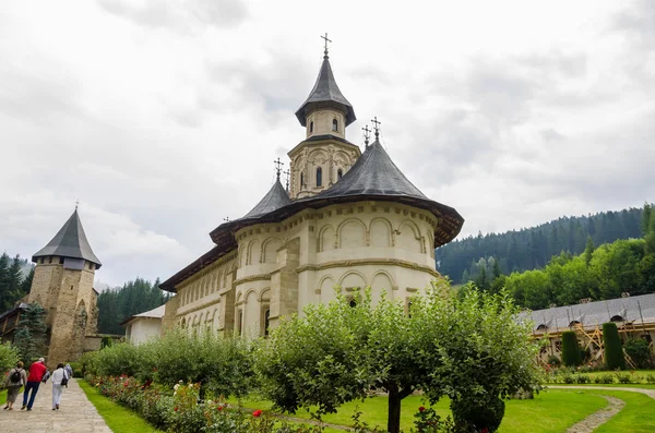 PUTNA, ROMANIA - AUGUST 8, 2014: Putna Monastery Church with a g — Stock Photo, Image