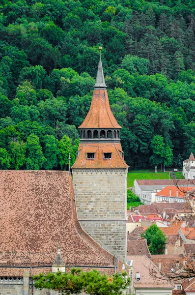 Torre de la Iglesia Negra en Brasov, Transilvania región de Rumania — Foto de Stock