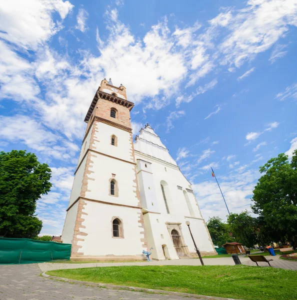 Iglesia Evangélica en la ciudad de Bistrita en Transilvania Región de Rumania — Foto de Stock