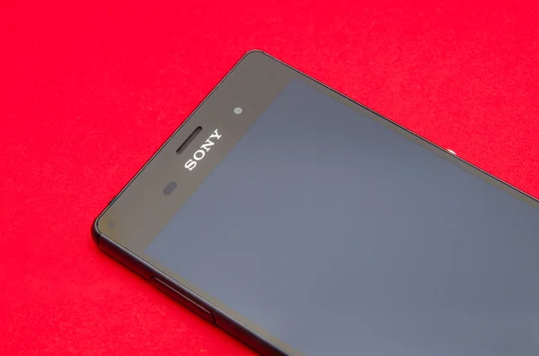 Sony Xperia smartphone na czerwono — Zdjęcie stockowe