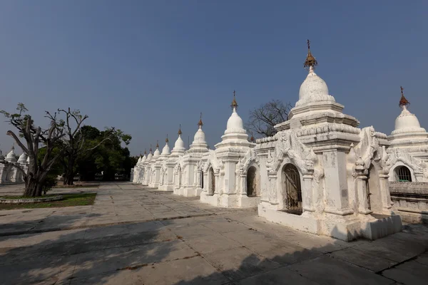 Pagodes en stoepa's op Mandalay in Myanmar — Stockfoto