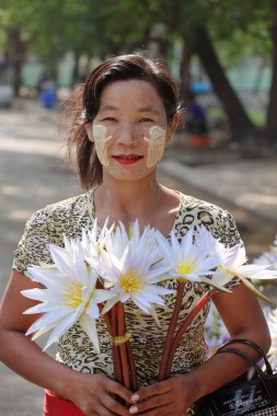 Genç kadın Myanmar