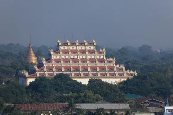 Pagod a stúp v Mandalay v Myanmaru — Stock fotografie