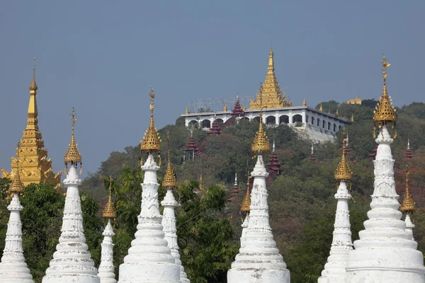 Pagody i stup w Mandalaj, Myanmar — Zdjęcie stockowe