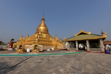 Pagodadan ve stupas Mandalay Myanmar