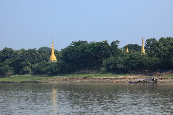 Krajinou řeky Irrawaddy řeky v Myanmaru — Stock fotografie