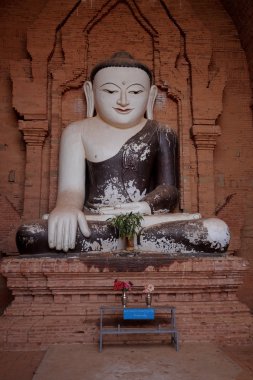 Buda heykeli Bagan Myanmar