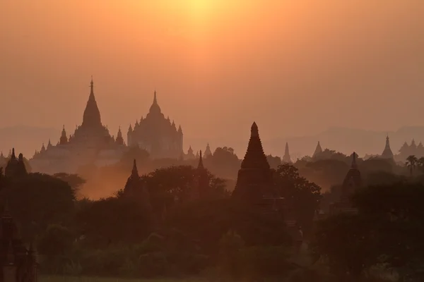 Sunset and Sunrise at the Temples of Bagan in Myanmar — Stock Photo, Image