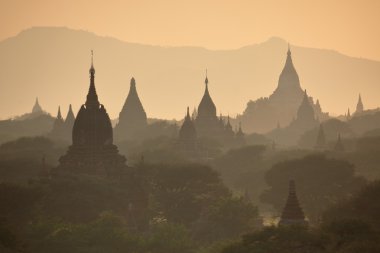 Bagan Myanmar tapınak gündoğumu