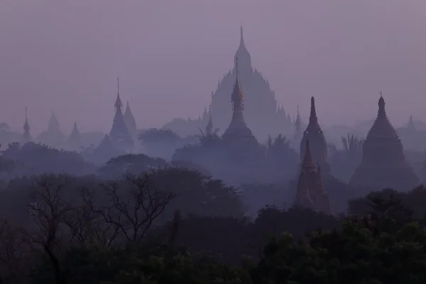 The temples of Bagan at sunrise in Myanmar — Stock Photo, Image