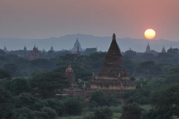 Kuil Bagan saat matahari terbit di Myanmar — Stok Foto