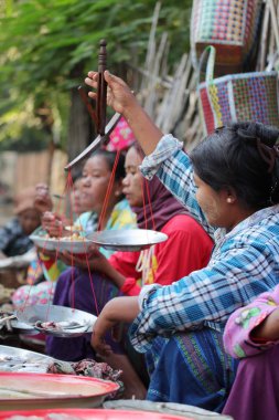 Yerel pazarın Bagan Myanmar, 18 Aralık 2015