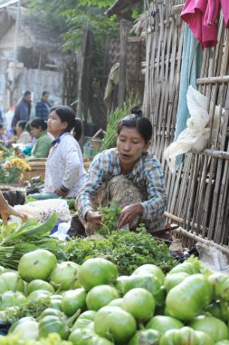 Yerel pazarın Bagan Myanmar, 18 Aralık 2015