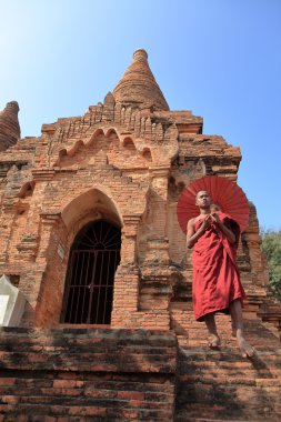 Budist rahip Bagan tapınaklarda
